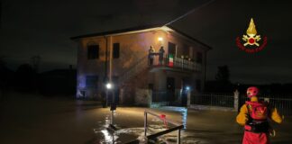 Maltempo Veneto, super lavoro per vigili del fuoco e protezione civile. Nel Vicentino attivato il servizio di piena maltempo veneto