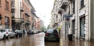 Maltempo a Milano, strade e sottopassi allagati: Seveso e Lambro ai limiti – Video