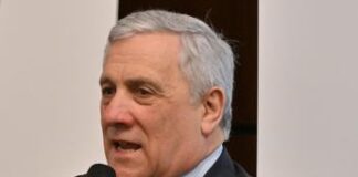 Natalità, Tajani: “Decrescita danno economico, famiglie siano nucleo società”