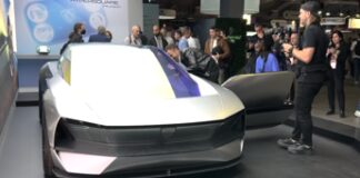 Peugeot reinventa il volante nel concept Inception