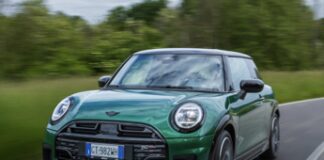 Presentata la nuova MINI Cooper con motore a benzina