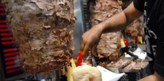 Prezzo del kebab preoccupa la Germania, l’impennata diventa questione politica