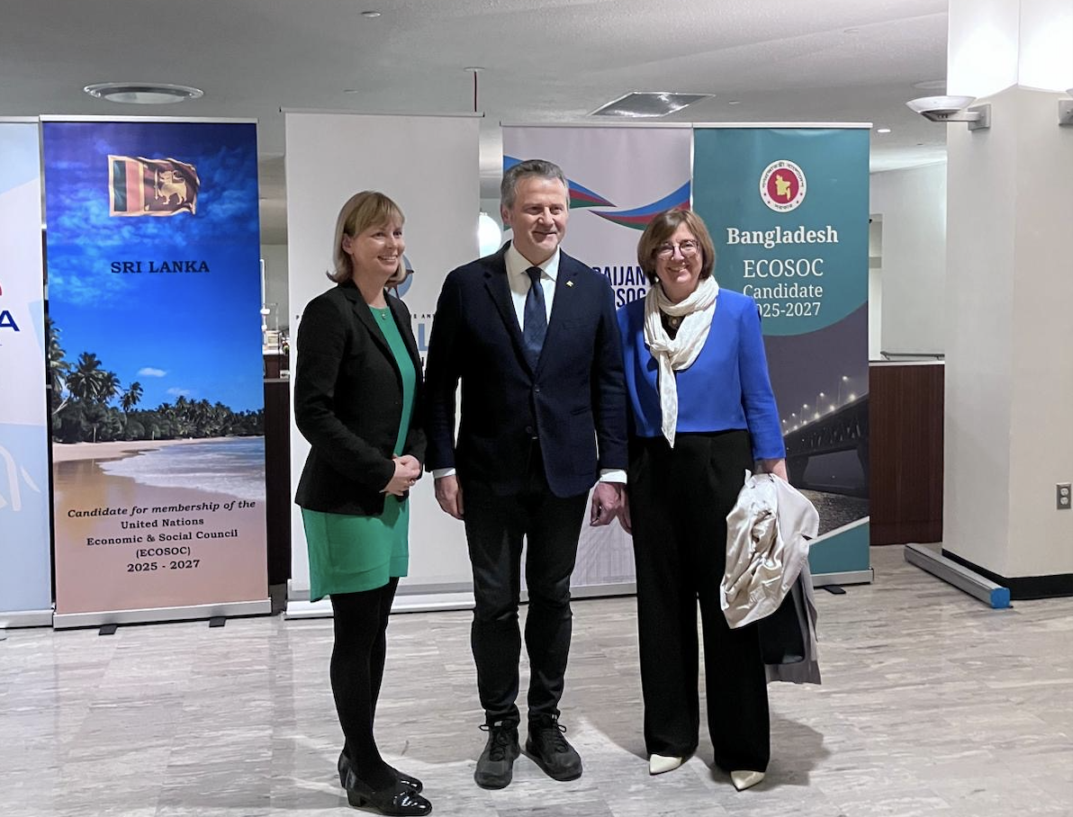 Roberto Ciambetti all'Onu per  “Cambiamento climatico e Famiglia” con a destra Regina Maroncelli Florio, pres. ELFAC, e a sinistra Kinga Joò, membro European Policy and International Affairs Advisor, National Association of Large Families (NOE)