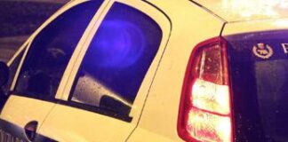 Roma, abbandona la figlia sul Raccordo per un 5 in latino
