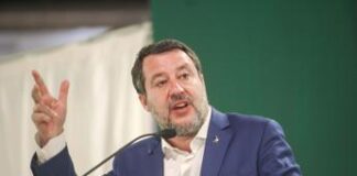 Salvini contestato da ambientalisti a Trento: “Non avete capito niente della vita”