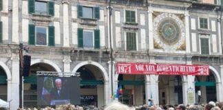 Strage Brescia, Mattarella commemora vittime: applausi in piazza Loggia
