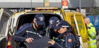 Travolto e ucciso da bus nella notte a Milano