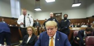 Trump, giuria in camera di consiglio a New York. Il Tycoon protesta: “Processo truccato”