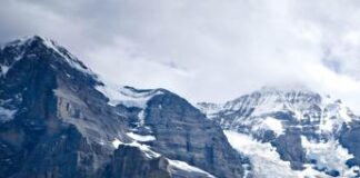 Valanga sulle Alpi svizzere, morti 2 scialpinisti lombardi