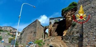 Volterra, crolla parte di mura antiche: un ferito