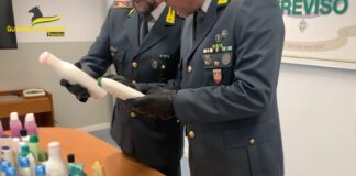 Sequestrati 17.225 cosmetici cancerogeni, Guardia di Finanza in azione in nove esercizi commerciali del Trevigiano cosmetici cancerogeni guardia di finanza treviso