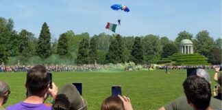 Adunata, Vicenza felicemente invasa dagli Alpini: il centro storico tutto una festa. Grande attesa per la sfilata di domani Adunata, paracadutisti a parco querini