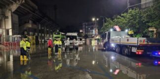 Punti di distribuzione dei sacchi di sabbia e strade chiuse per allagamenti