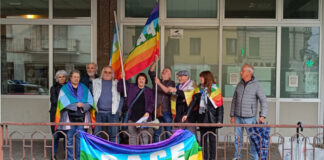 Scuola di Vicenza contro la guerra, insegnanti raccolgono 815 firme: “No a visita alunni ad armamenti degli Alpini” scuola vicenza contro guerra