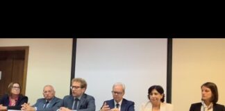 Presentato il CdA di Ipab di Vicenza per i prossimi cinque anni. Achille Variati nuovo presidente. Il video integrale Ipab Vicenza, la presentazione del Cda: da sinistra Cinzia Giaretta, Sandro Caffi, il Sindaco di Vicenza Giacomo Possamai, il nuovo presidente Ipab Achille Variati; Stefania Cerasoli, Vittoria Bernkopf