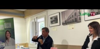 Carlo Calenda presenta “Il patto” e sostiene Lara Bisin alle elezioni europee per Azione nel nordest: il nostro video integrale Carlo Calenda presenta "Il patto" e sostiene Lara Bisin alle elezioni europee per Azione nel nordest