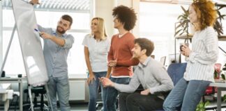 Amazon, per il 51% lavoratori italiani formazione utile per preparare rispetto a tradizionali lauree