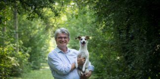 Zanoni (AVS) cane da guardia del potere: “Zaia & c. fanno pubblicità a Bottacin coi soldi della Regione su Oggi e 7 del CorSera” Andrea Zanoni con un suo cane caccia veneto