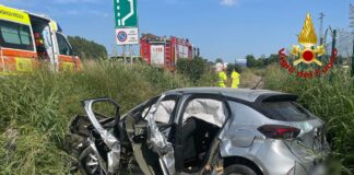 Auto fuoristrada in A4 tra Vicenza Ovest ed Est, Vigili del fuoco: ferito il conducente Auto fuoristrada in A4 tra Vicenza Ovest ed Est, intervengono i Vigili del fuoco