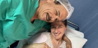 Bimba ‘ha fretta’ di nascere, donna partorisce durante visita dal ginecologo