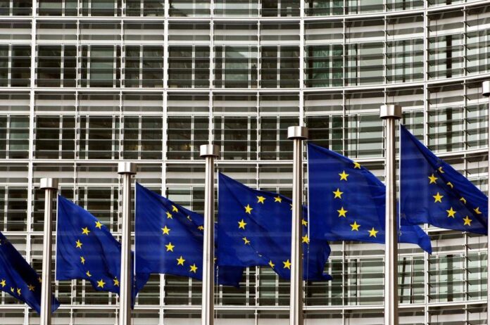 Caro energia, mediazione dei leader Ue dopo lunga trattativa: “Preservare Ets tutelando competitività”