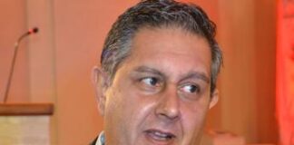 Europee, Toti vota ad Ameglia accompagnato dalla Finanza