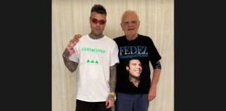 Fedez e Codacons, scoppia la pace: la foto per il lieto fine