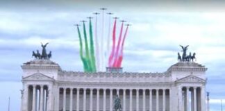 Festa della Repubblica, Mattarella ha reso omaggio all’Altare della Patria: le frecce tricolori e ora la parata Frecce Tricolori per la Festa della Repubblica col presidente Mattarella