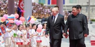 Fiori, bimbi e palloncini: la festa di Kim per Putin come un vecchio film sovietico