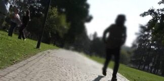 Minacce di morte a giornalista di TVA: per procura di Vicenza non è reato, la protesta di Ordine e Sindacato. Stupore anche di ViPiu.it Foto fermo immagine tratta dal video con l’uomo che rincorre la giornalista TVA