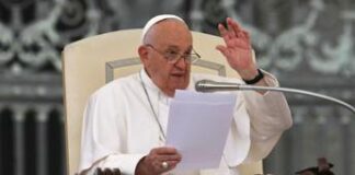 IA, la provocazione del Papa: “Siamo sicuri di voler continuare a chiamarla intelligenza?”
