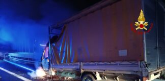 Incendio di un furgone sulla A4 tra i caselli di Montebello e l’uscita di Soave in direzione Milano: intervento dei Vigili del Fuoco Incendio furgone su A4
