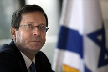 Israele, Herzog: pieno sostegno a Netanyahu su accordo per rilascio ostaggi Israele, Herzog: pieno sostegno a Netanyahu su accordo per rilascio ostaggi