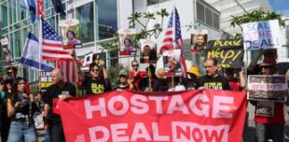 Israele, madre ostaggio Hamas: “Noa ha detto che le donne erano schiave in una villa di lusso”