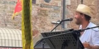 Jovanotti a sopresa torna sul palco: “Ho mollato le stampelle” – Video