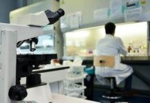 “La madre surrogata ha bevuto alcol, abbiamo abortito”: la storia dagli Usa