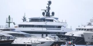 Napoli, donna travolta e uccisa sul kayak: individuato modello barca killer