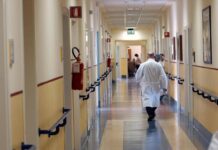 Neonato muore poche ore dopo la nascita a Perugia: indagati 22 operatori sanitari