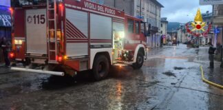 Maltempo, Vigili del fuoco di Vicenza: non ci sono feriti per allagamenti ad Asiago e Gallio e per frane nella zona di Schio Vigili del fuoco in azione per allagamenti