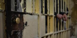 Rivolta nel carcere minorile Casal del Marmo a Roma, ragazzi barricati in sala medica