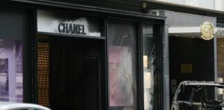 Spettacolare furto nel cuore di Parigi, svaligiato negozio Chanel