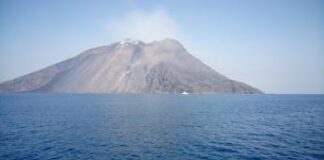 Stromboli, allerta arancione per il vulcano