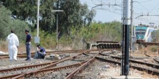 Travolti e uccisi da un treno, muoiono sul colpo un uomo e una donna