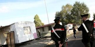 Trovata morta in un campo nomadi a Pistoia: si cerca il marito