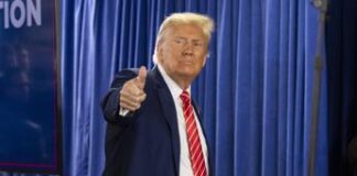 Trump compie 78 anni, ‘Happy Birthday’ al Congresso e mega party a Palm Beach