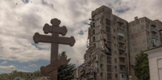 Ucraina, fosse comuni nel Donetsk. Russia: “Non partecipiamo a secondo vertice pace”