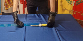 Arrestato ubriaco a Schio: coltello in pugno minaccia cittadini e aggredisce agenti arrestato coltello ubriaco schio