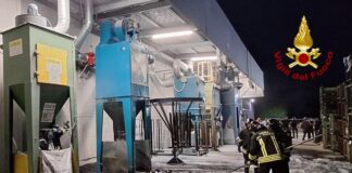 Chiampo, macchinario in fiamme in un’azienda: nessun ferito. Intervento dei vigili del fuoco chiampo incendio azienda macchinario