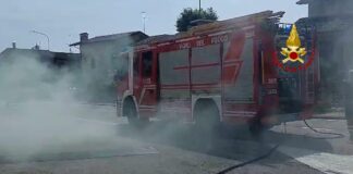 Torri di Arcugnano, incendio nel seminterrato di un complesso residenziale, il fumo arriva fino in piazza. Vigili del fuoco al lavoro Vigili del fuoco, incendio arcugnano