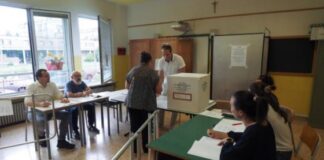 Elezioni europee, affluenza del 13,75 % degli elettori alle 23 di sabato 8 giugno a Vicenza Elezioni europee, elettori a un seggio di Vicenza